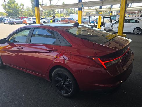 Used 2023 Hyundai Elantra Blue FWD image 4