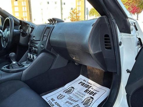 Used 2010 Nissan 370Z Touring w/ Sport Pkg image 34