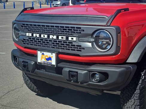Used 2023 Ford Bronco Badlands image 9