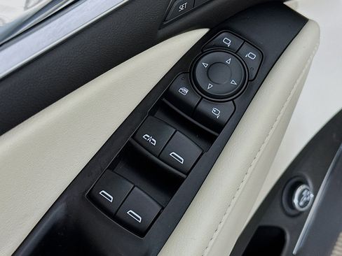 Used 2024 Buick Enclave Avenir w/ Avenir Technology Package image 18