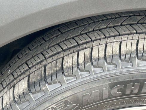 Used 2020 Ford Explorer Platinum w/ Premium Technology Package AWD/4WD image 10