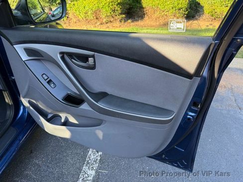 Used 2015 Hyundai Elantra SE w/ Option Group 02 FWD image 9