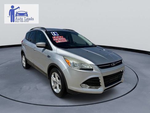 Used 2016 Ford Escape SE w/ Equipment Group 201A image 2