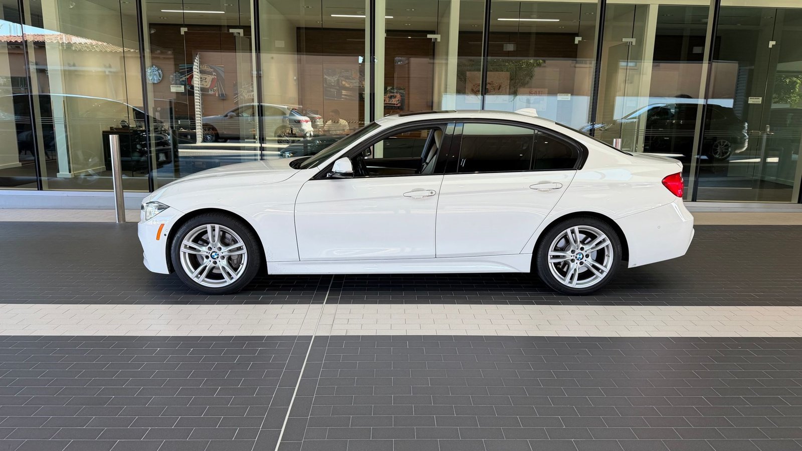 Used 2018 BMW 340i Sedan w/ Executive Package RWD image 2
