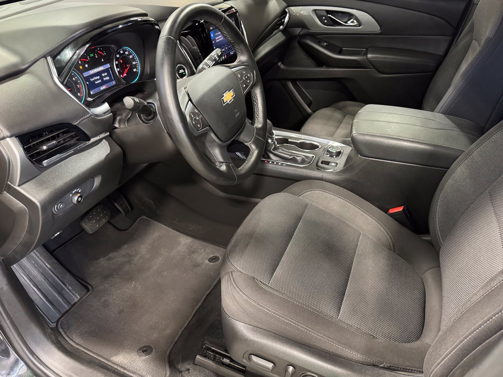 Used 2023 Chevrolet Traverse LT FWD image 16