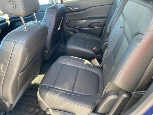 Used 2023 GMC Acadia SLT w/ Elevation Edition image 23