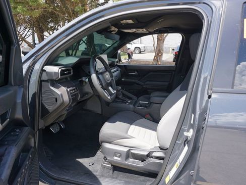 Used 2024 Toyota Tacoma TRD Sport image 2