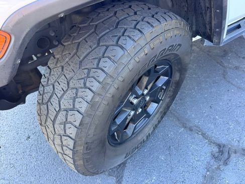 Used 2021 Jeep Gladiator Overland AWD/4WD image 3