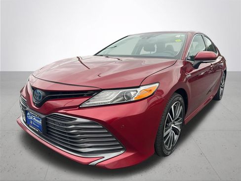 Used 2018 Toyota Camry XLE w/ Audio Package FWD image 2