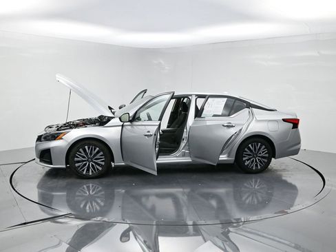 Used 2024 Nissan Altima 2.5 SV image 27