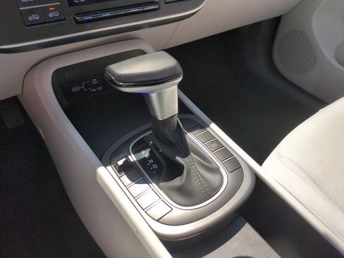 Used 2025 Hyundai Kona SEL FWD image 19