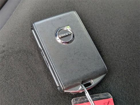 Used 2023 Volvo XC40 Recharge Ultimate image 31