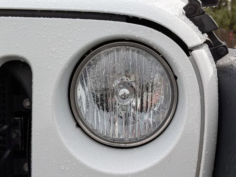 Used 2018 Jeep Wrangler Sport image 10