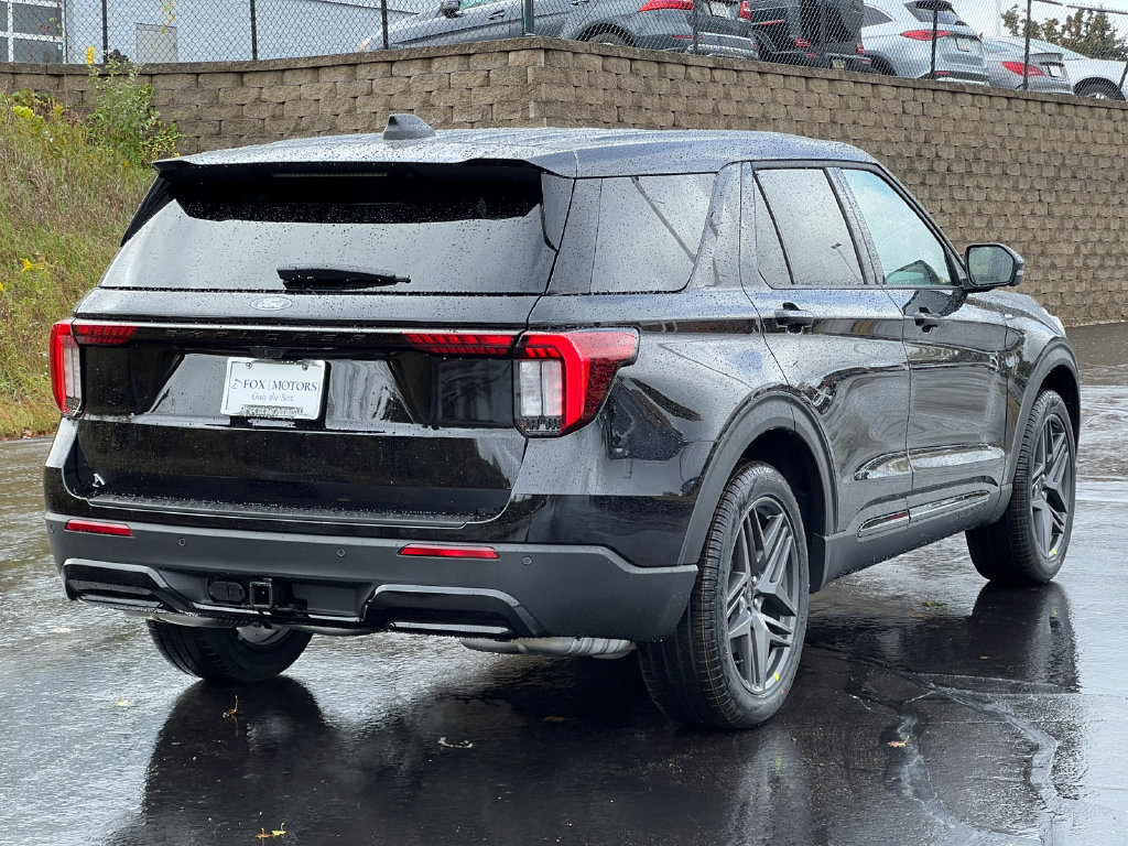 Used 2027 Ford Explorer ST-Line w/ Premium Package AWD/4WD image 12