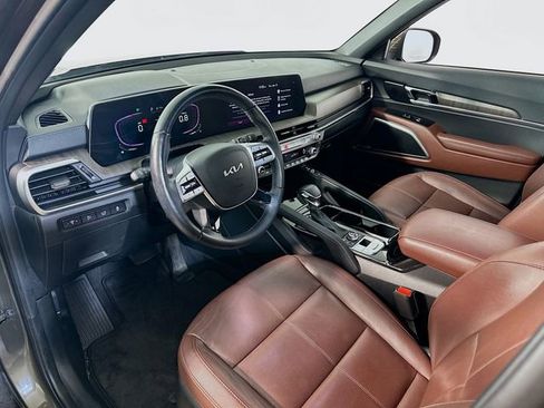 Used 2023 Kia Telluride EX w/ EX Captain's Chair Package image 13