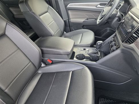 Used 2023 Volkswagen Atlas Cross Sport SE w/ Panoramic Sunroof Package image 11