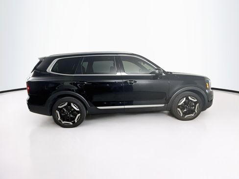 Used 2024 Kia Telluride EX w/ EX Captain's Chair Package FWD image 2