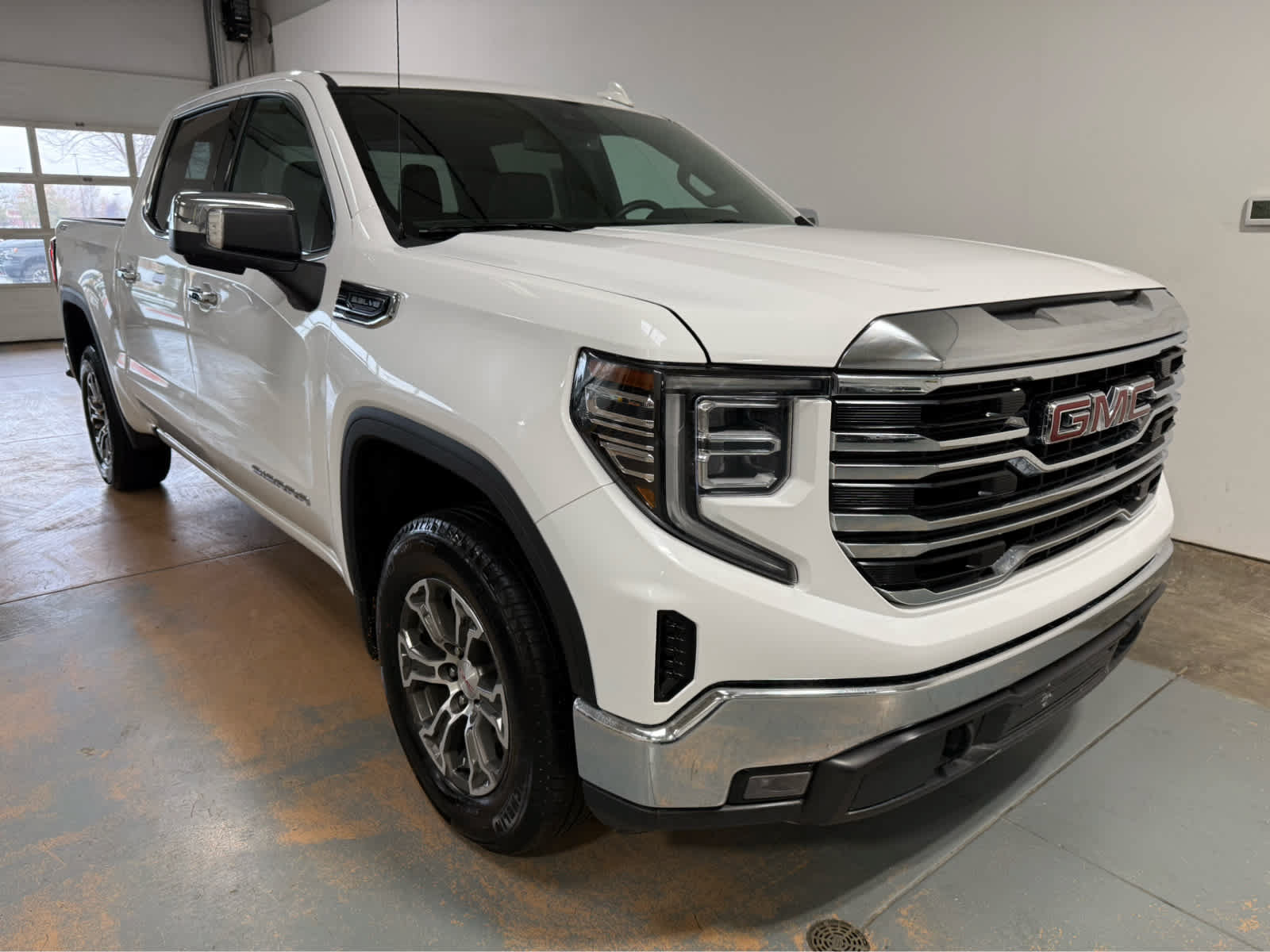 Used 2025 GMC Sierra 1500 SLT AWD/4WD image 5
