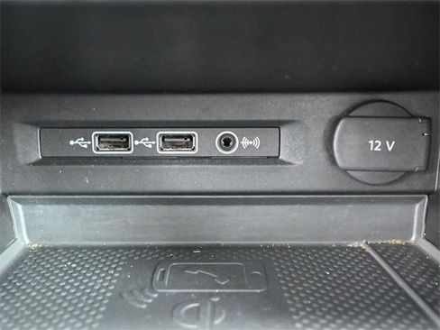 Used 2020 Volkswagen Tiguan SE w/ Panoramic Sunroof Package image 23