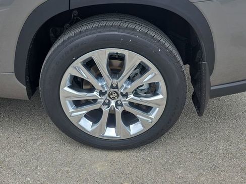New 2026 Toyota Highlander Limited AWD/4WD image 35