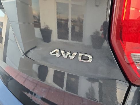 Used 2017 Ford Explorer XLT w/ Equipment Group 202A image 9