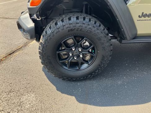 Used 2025 Jeep Wrangler Sport AWD/4WD image 29