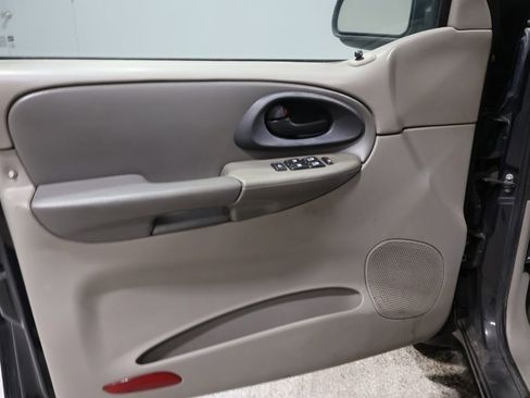 Used 2004 Chevrolet TrailBlazer LS w/ LS Preferred Equipment Group image 16