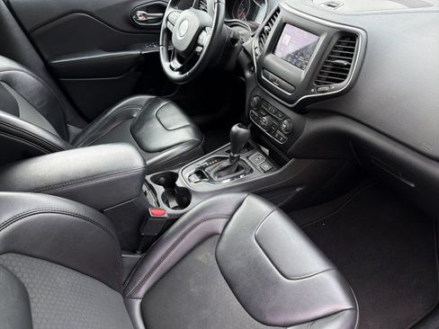 Used 2019 Jeep Cherokee Latitude Plus FWD image 15