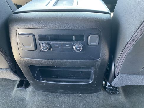 Used 2018 Chevrolet Tahoe LT RWD image 21