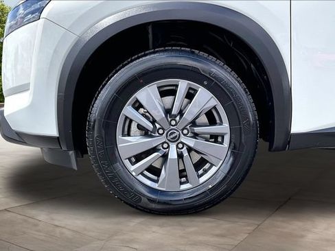 Certified 2024 Nissan Pathfinder SV FWD image 31