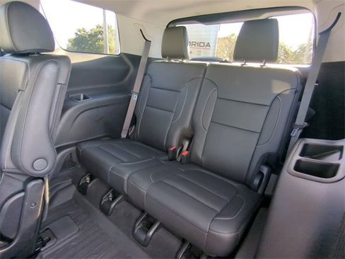 Used 2023 GMC Acadia SLT w/ Technology Package image 16