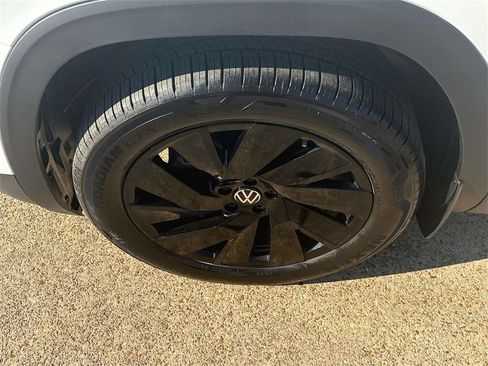 New 2026 Volkswagen Atlas SE image 6