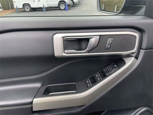 Used 2020 Ford Explorer XLT w/ Equipment Group 202A image 11