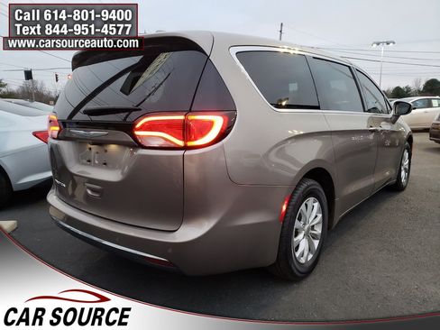 Used 2018 Chrysler Pacifica Touring Plus image 5