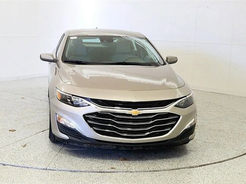 Used 2025 Chevrolet Malibu LS FWD image 2