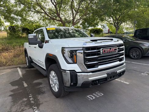 Used 2024 GMC Sierra 2500 SLT image 3