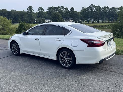 Used 2018 Nissan Altima 2.5 SR w/ SR Special Edition FWD image 9