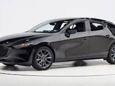 Used 2023 MAZDA MAZDA3 s FWD image 1