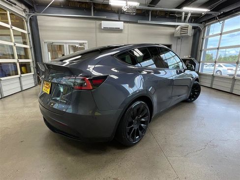 Used 2021 Tesla Model Y Long Range AWD/4WD image 5