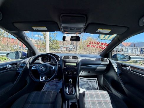 Used 2011 Volkswagen Golf 4-Door FWD image 12