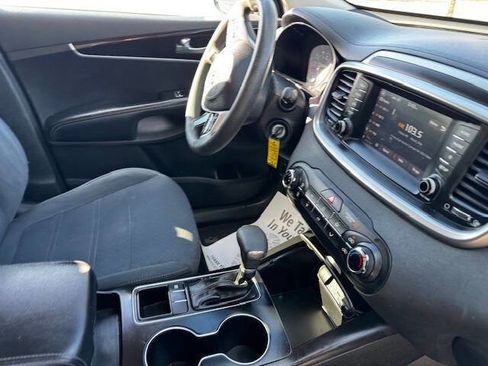 Used 2019 Kia Sorento L FWD image 35