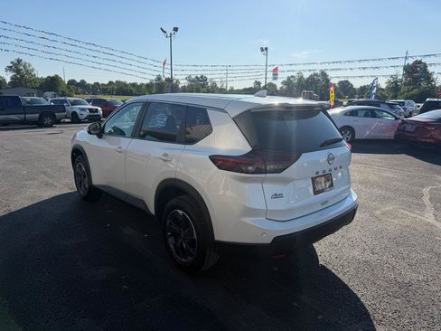 Used 2025 Nissan Rogue SV FWD image 8