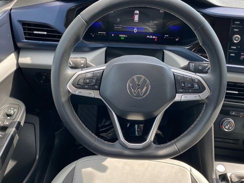 Used 2022 Volkswagen Taos SE image 6