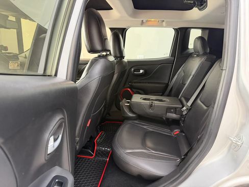 Used 2016 Jeep Renegade Trailhawk w/ Premium Trailhawk Package AWD/4WD image 20