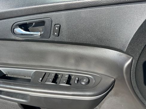 Used 2010 GMC Acadia SLE image 8