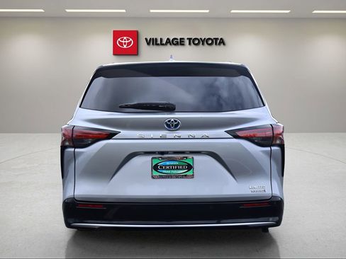 Certified 2022 Toyota Sienna Limited image 4