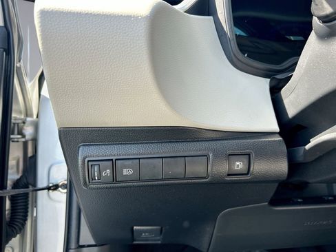 Used 2022 Toyota Corolla LE FWD image 39