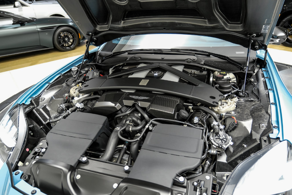 Used 2025 Aston Martin Vanquish RWD image 53
