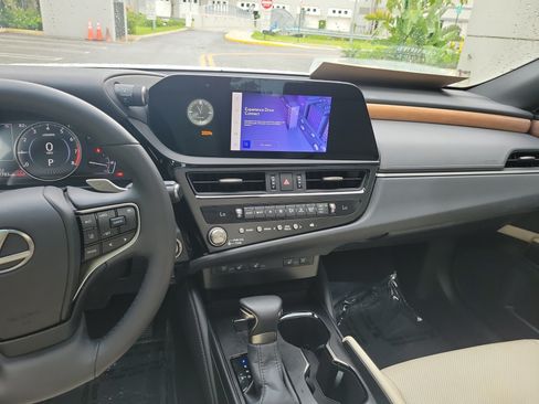 Used 2024 Lexus ES 350 w/ Premium Package FWD image 17