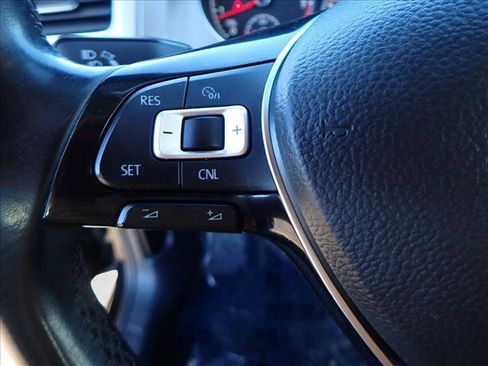 Used 2016 Volkswagen Golf S image 14